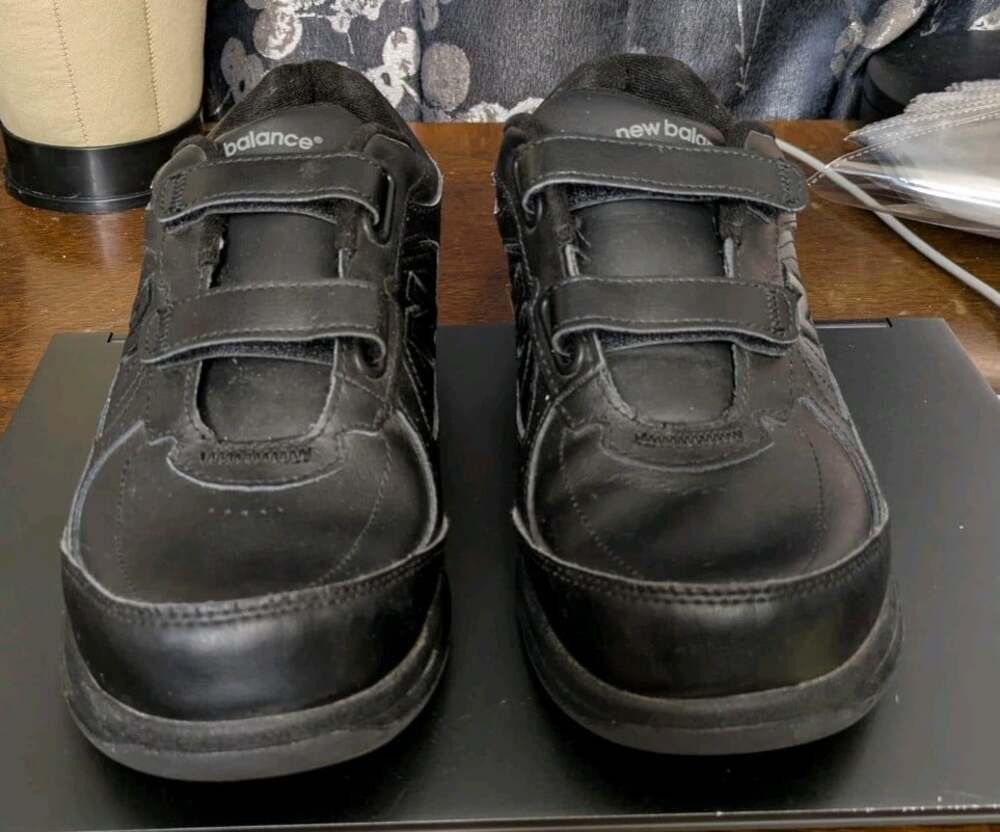 NEW BALANCE 577 BLACK LEATHER Hook Loop Walking Sneakers Sz 9 2E Extra Wide - Picture 2 of 10